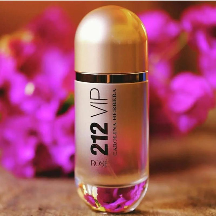 کارولینا هررا 212وی آی پی رز