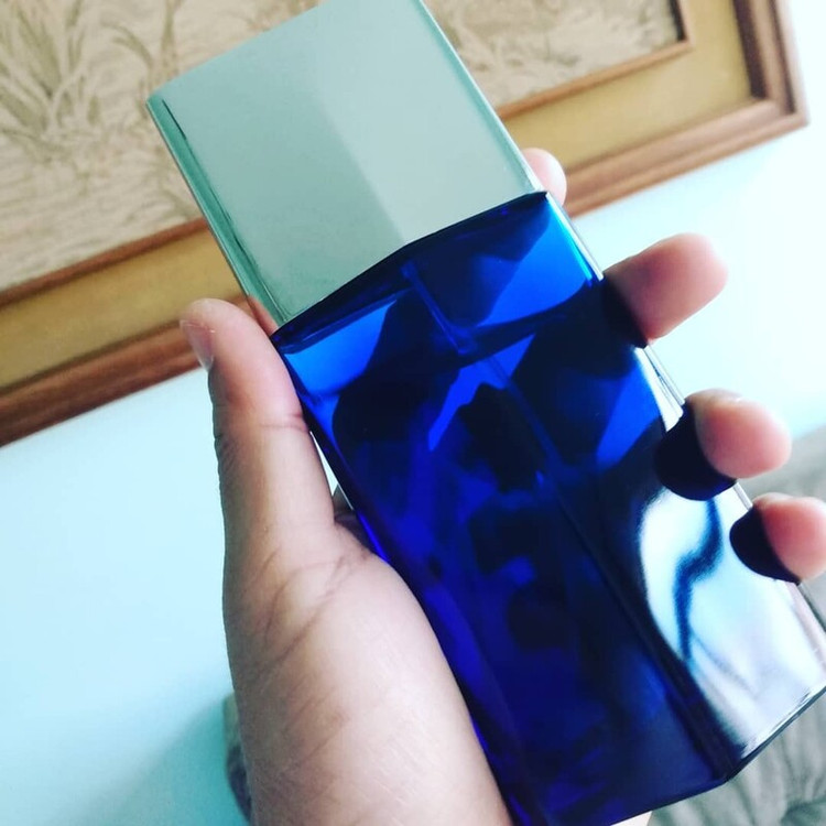 ایسه (ایسی) میاکی بلو